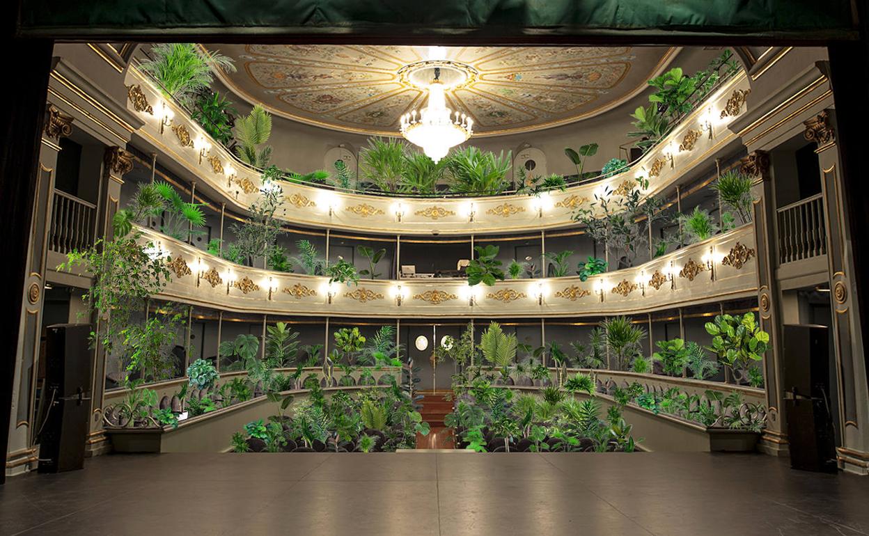 Recreación del teatro Real Coliseo Carlos III, durante la performance.