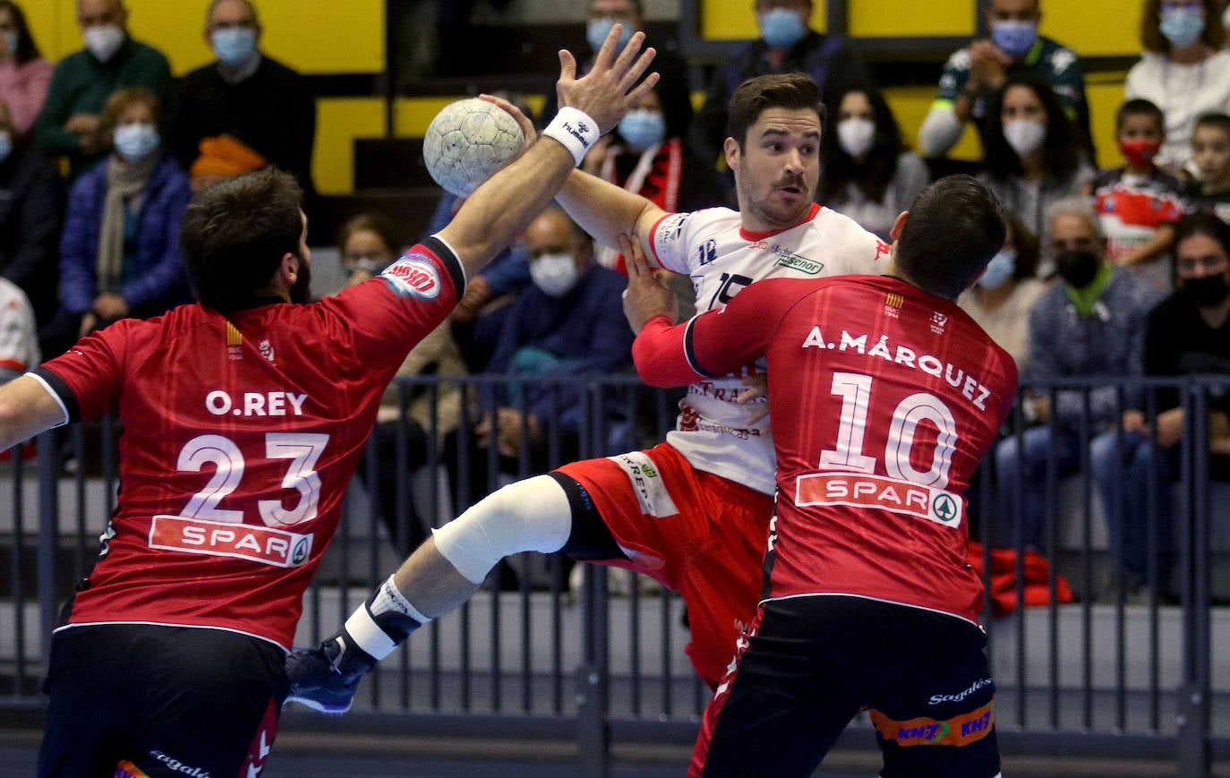 Partido de la Liga Asobal entre el Balonmano Nava y Granollers 