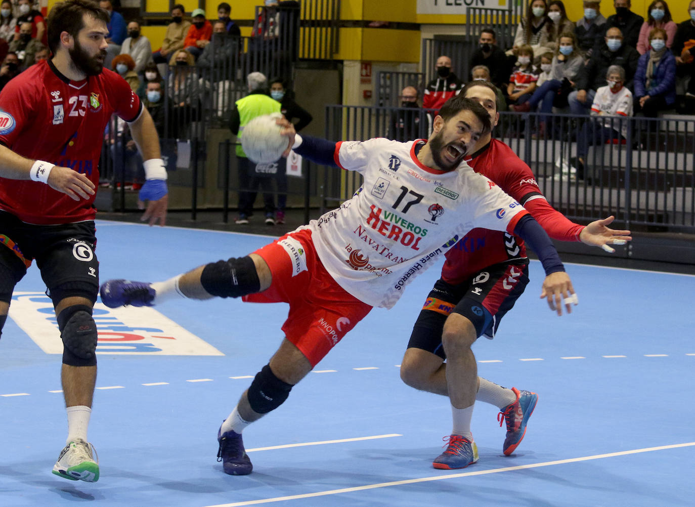 Partido de la Liga Asobal entre el Balonmano Nava y Granollers 