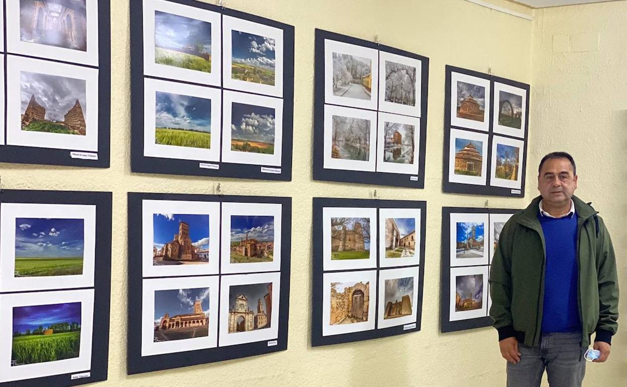 Fernando Caballo, en la exposición del centro penitenciario. 