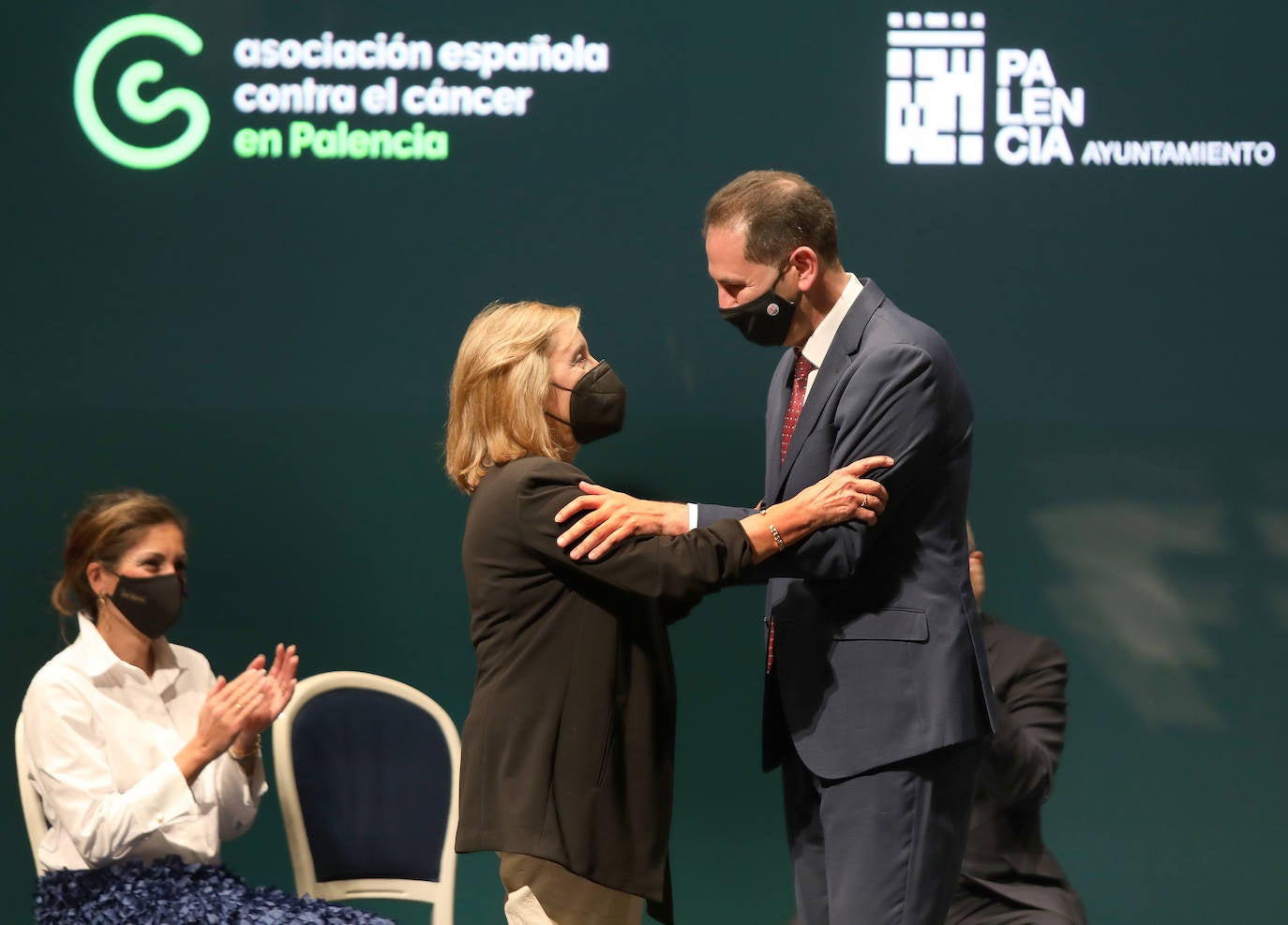 Fotos: La Asociación Contra el Cáncer de Palencia recibe la Medalla de Oro de la ciudad