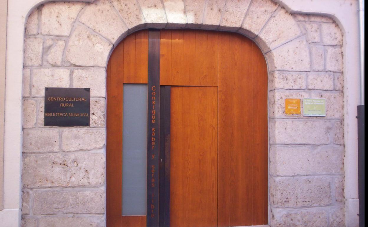 Entrada de la biblioteca de Tudela de Duero 