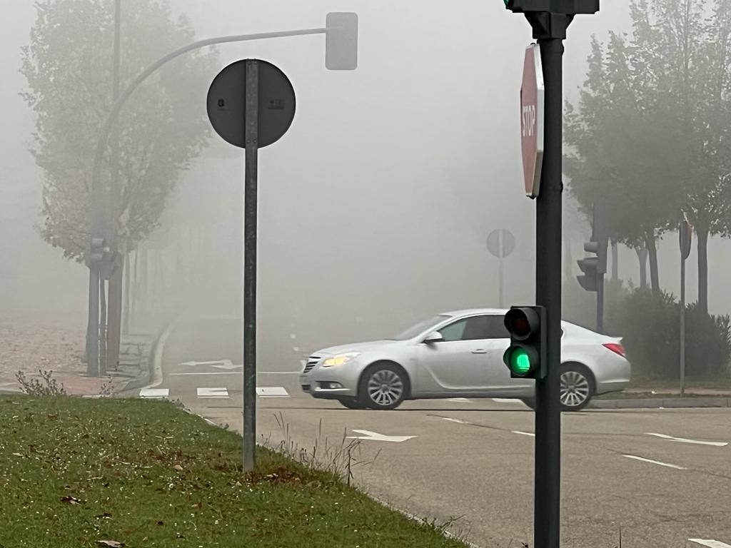 Fotos: Mañana de niebla en Valladolid capital