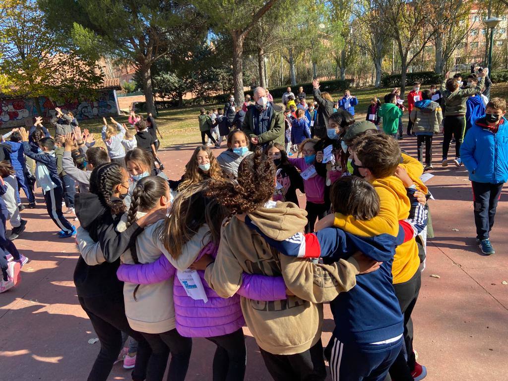 Fotos: Los alumnos del CEIP Parque Alameda bailan contra la obesidad