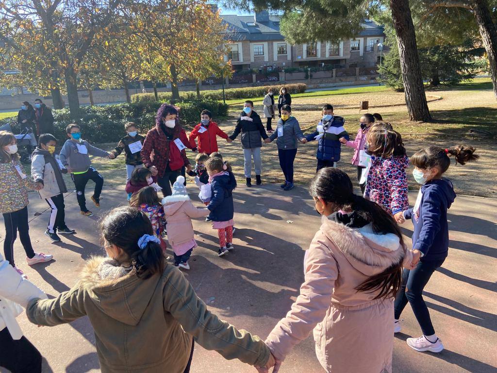 Fotos: Los alumnos del CEIP Parque Alameda bailan contra la obesidad