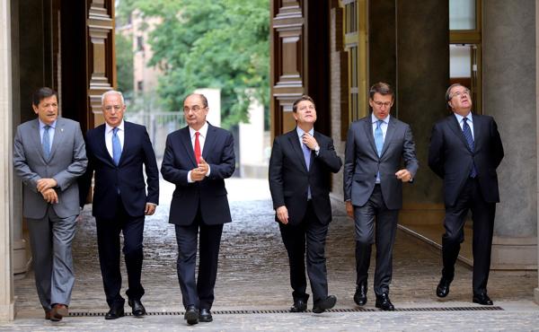 Reunión sobre la financiación, en 2018, de los presidentes de Asturias, La Rioja, Aragón, Castilla-La Mancha, Galicia y Castilla y León. 