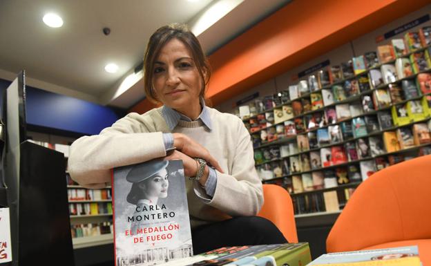 La escritora Carla Moreno, durante la presentación de su libro en Valladolid. 