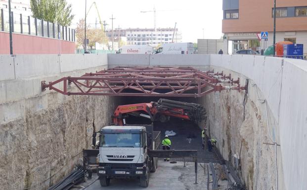 La boca del túnel del lado de la calle Nochevieja. 