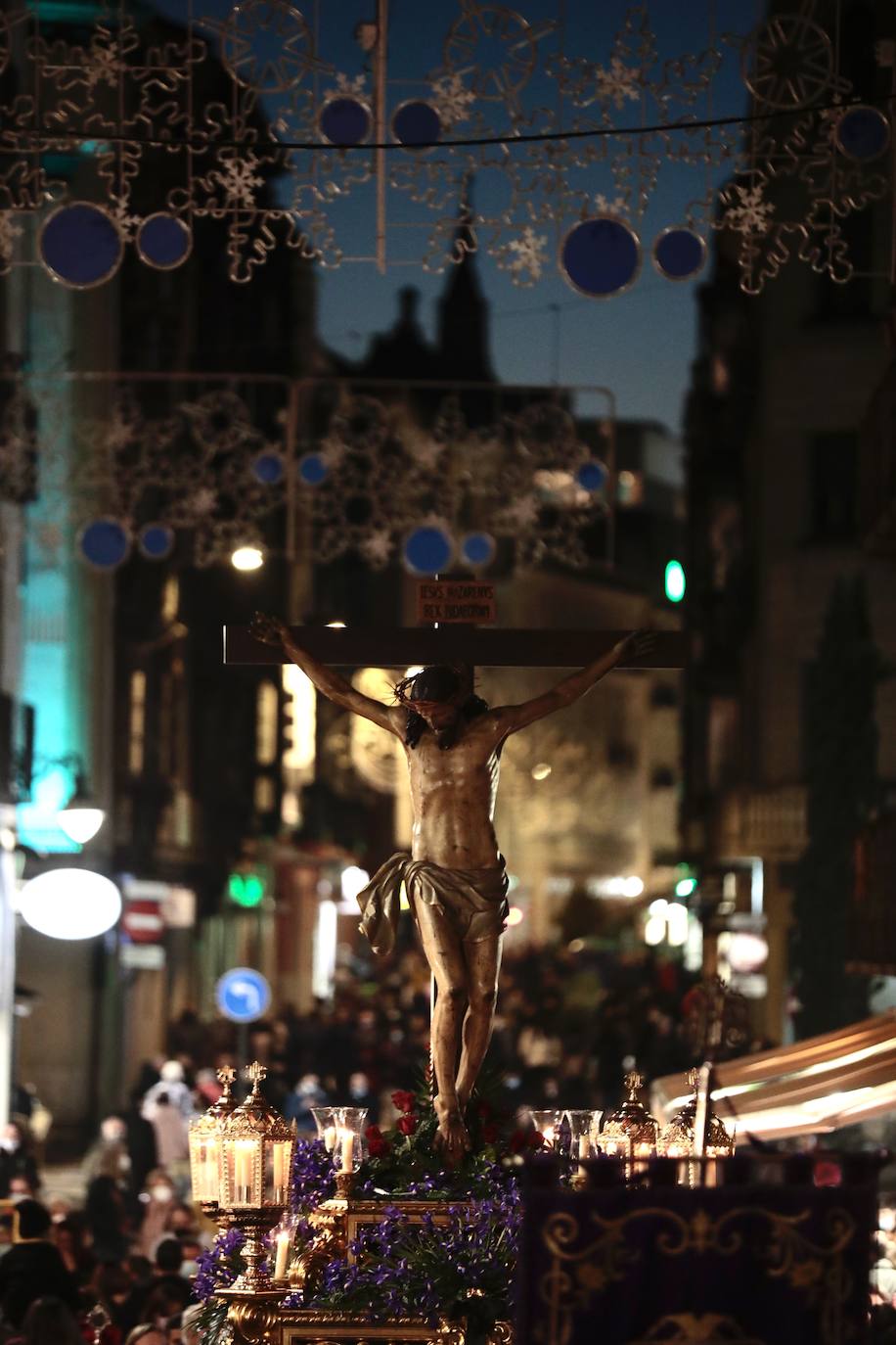Fotos: La Cofradía de Jesús Nazareno celebra un Via Crucis extraordinario