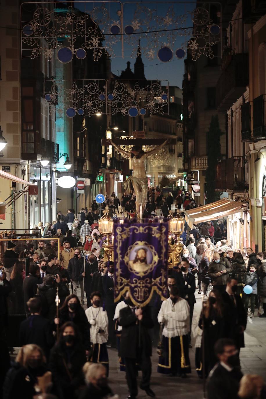 Fotos: La Cofradía de Jesús Nazareno celebra un Via Crucis extraordinario
