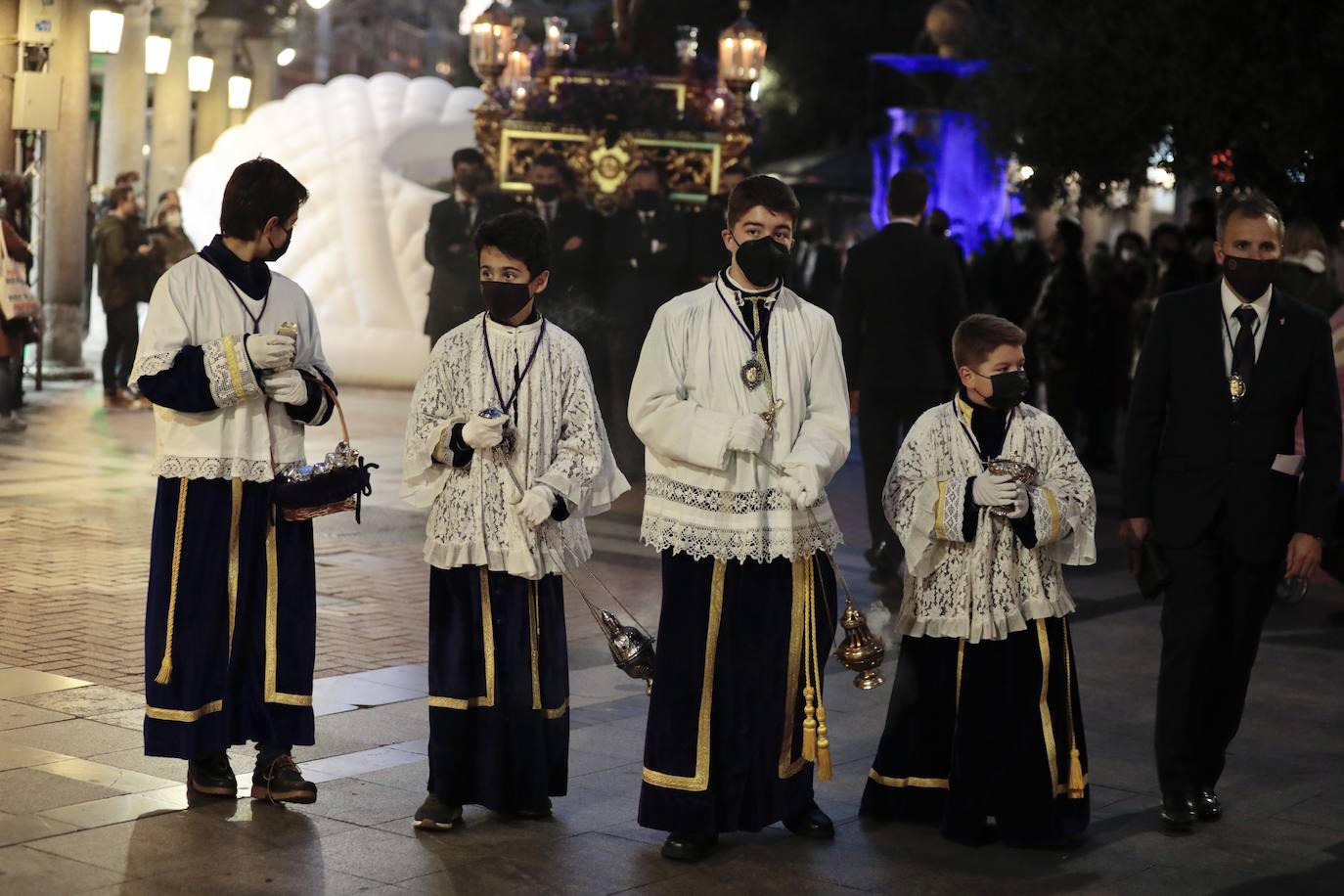 Fotos: La Cofradía de Jesús Nazareno celebra un Via Crucis extraordinario