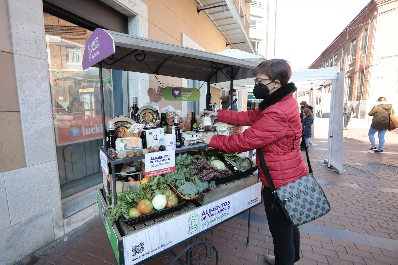 Mesa informativa en Plaza de España.