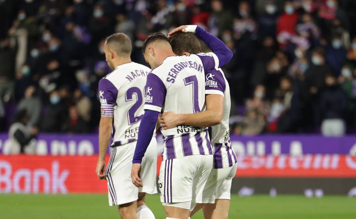 Los jugadores del Real Valladolid celebran uno de los tres goles marcados la pasada jornada en el triunfo frente al Mirandés en Zorrilla