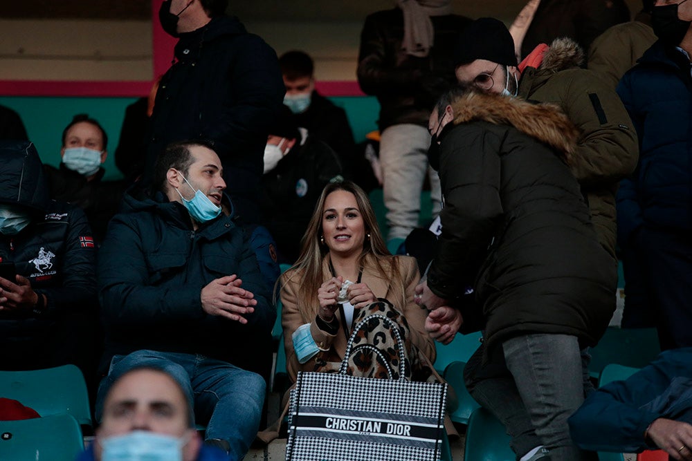 Primer partido en el Helmántico tras el reparto de abonos gratuitos del Salamanca CF UDS, con mejor entrada por parte de una afición que volvió a irse a casa sin cantar gol