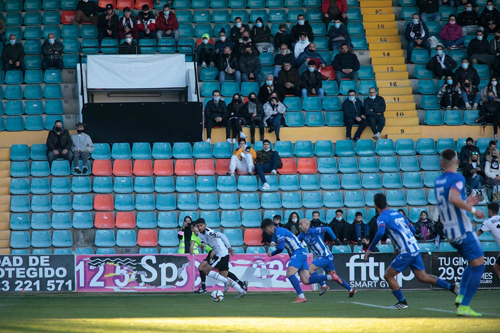 Un desquiciado Salamanca UDS tampoco puede con el Avilés en el Helmántico (0-0)