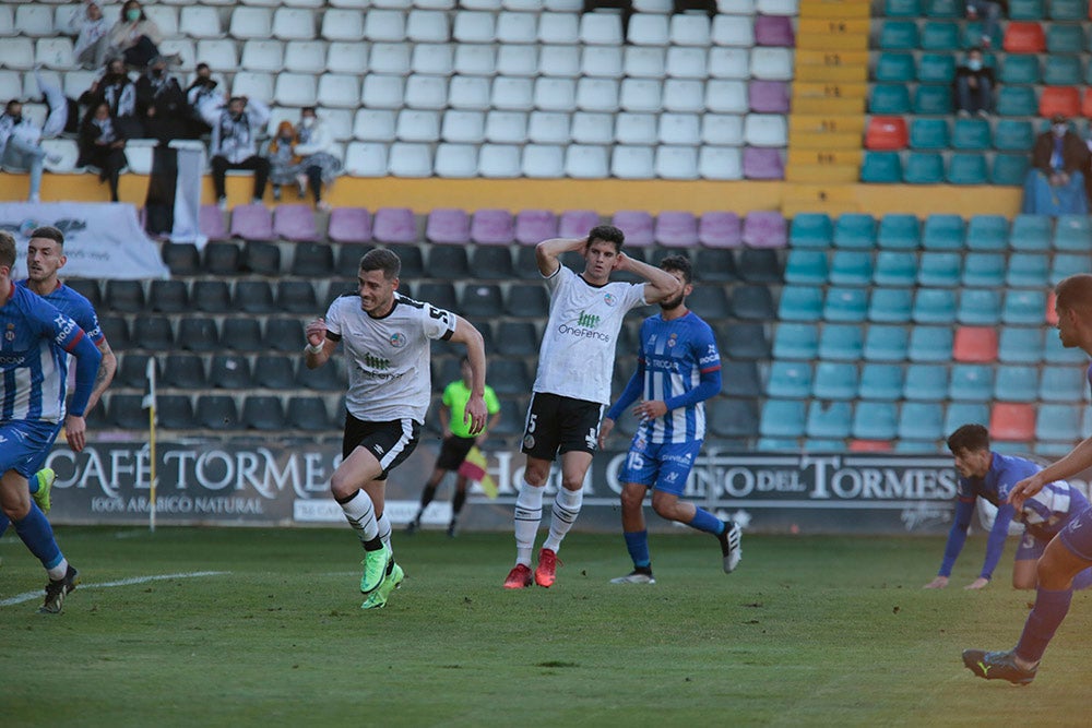 Un desquiciado Salamanca UDS tampoco puede con el Avilés en el Helmántico (0-0)