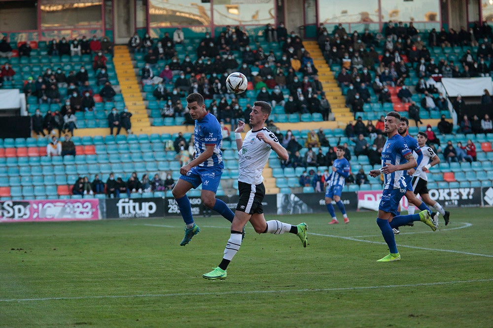 Un desquiciado Salamanca UDS tampoco puede con el Avilés en el Helmántico (0-0)