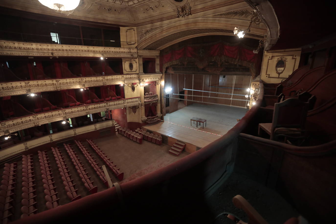 Fotos: Así se encuentran los camerinos y los pasillos del Teatro Lope de Vega de Valladolid