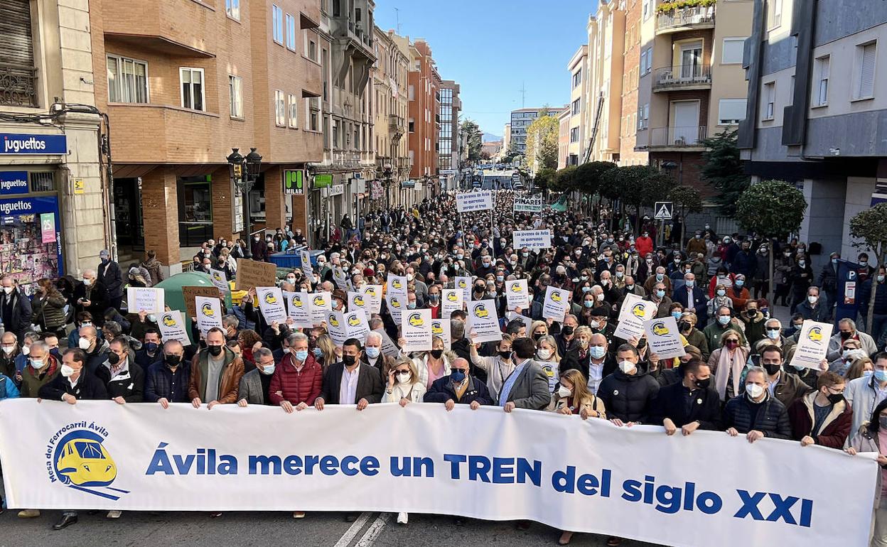 4.000 personas salen a la calle en Ávila para exigir al Gobierno un tren del siglo XXI