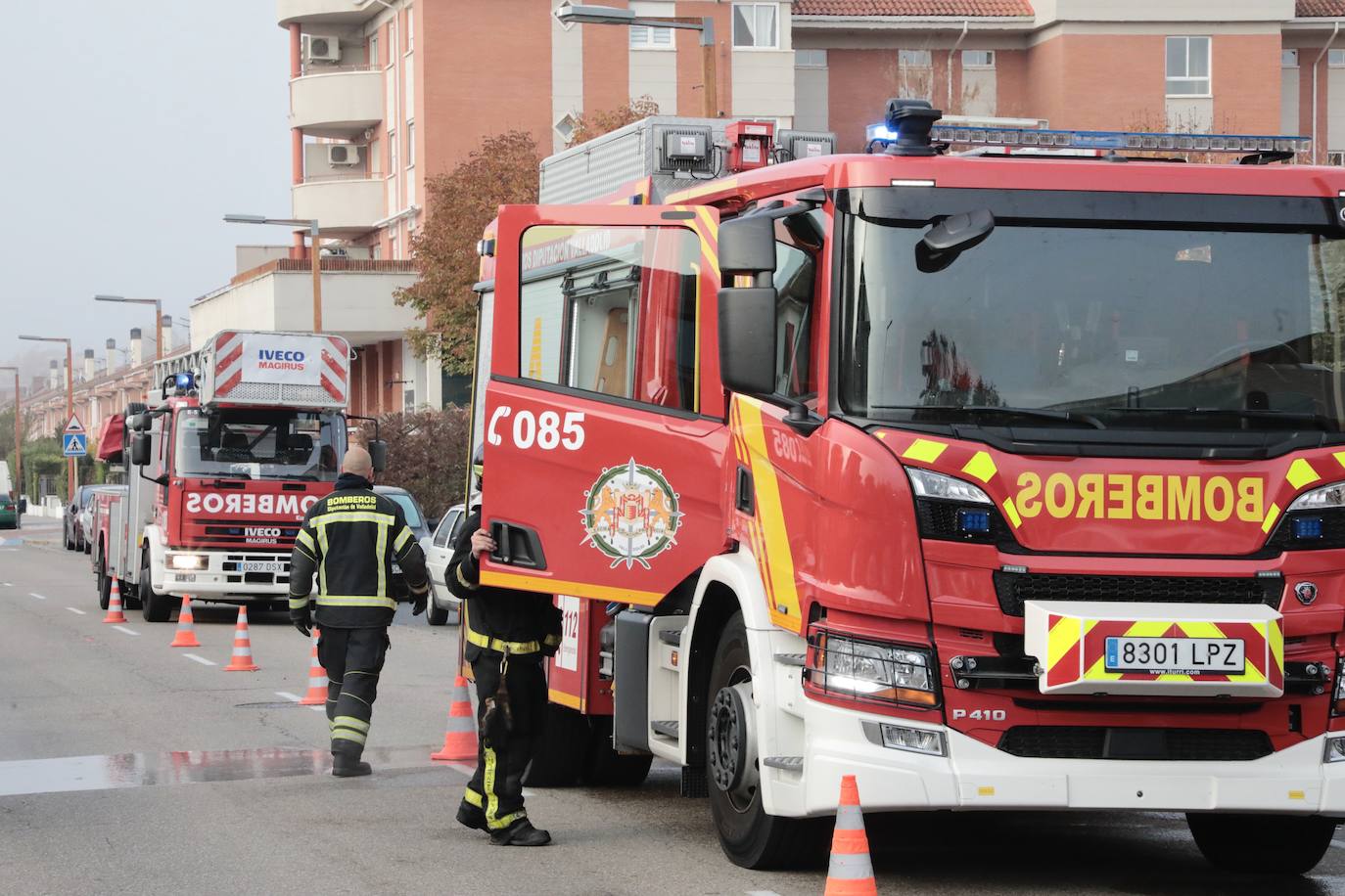 Fotos: Un incendio calcina tres coches en un garaje de Arroyo