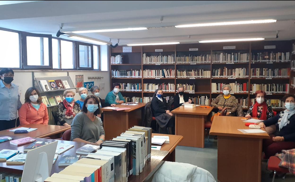 Participantes en una de las sesiones de 'Historias de mujeres'. 