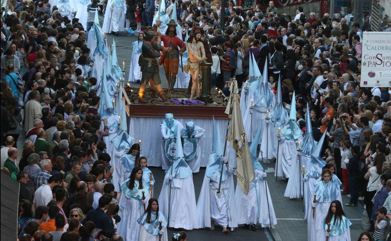 Procesión General de la Sagrada Pasión del Viernes Santo en Valladolid.