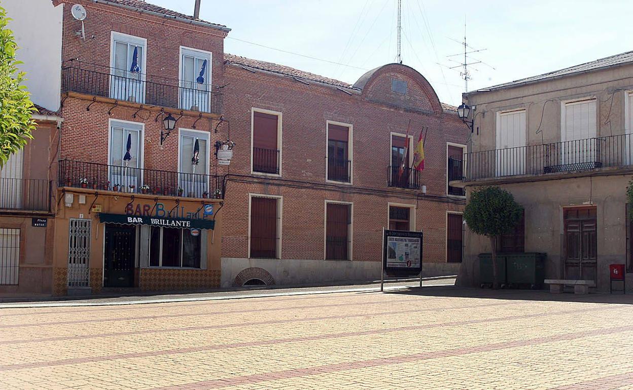 Plaza Mayor de Siete Iglesias de Trabancos. 