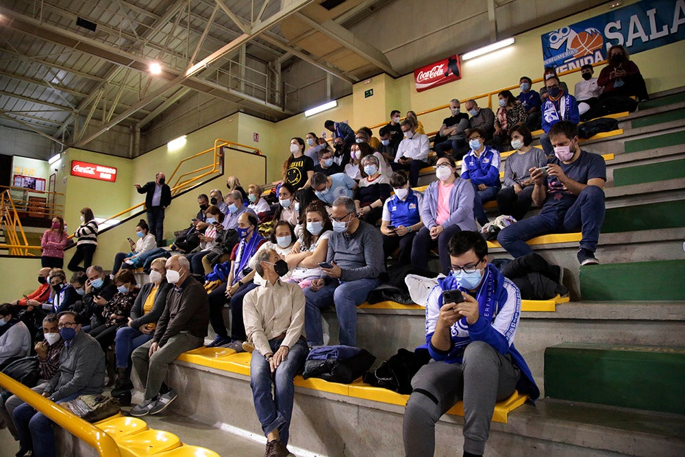 Ovación para Miguel Ángel Ortega en el regreso de la competición liguera a Würzburg con la afición disfrutando de una abultada victoria