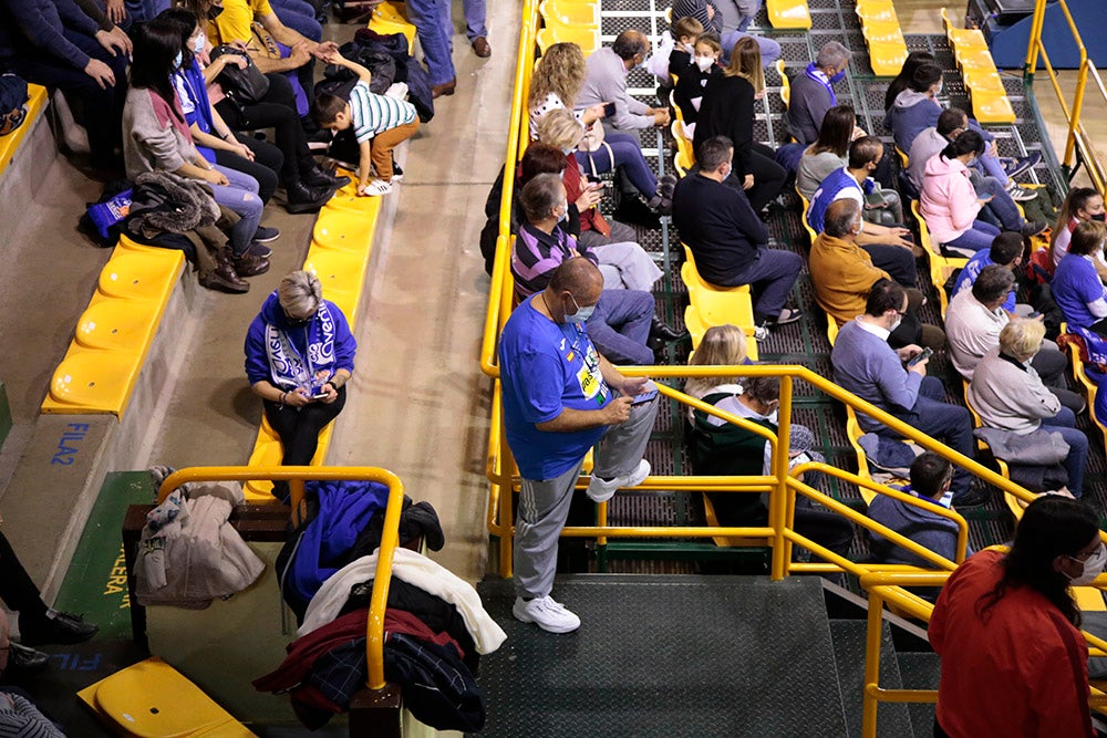 Ovación para Miguel Ángel Ortega en el regreso de la competición liguera a Würzburg con la afición disfrutando de una abultada victoria