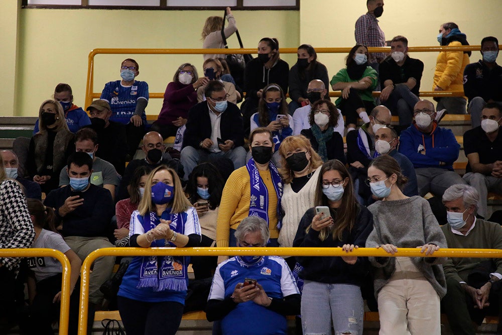 Ovación para Miguel Ángel Ortega en el regreso de la competición liguera a Würzburg con la afición disfrutando de una abultada victoria