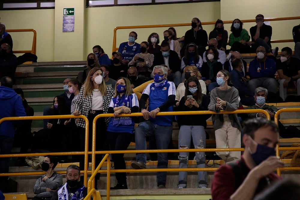 Ovación para Miguel Ángel Ortega en el regreso de la competición liguera a Würzburg con la afición disfrutando de una abultada victoria