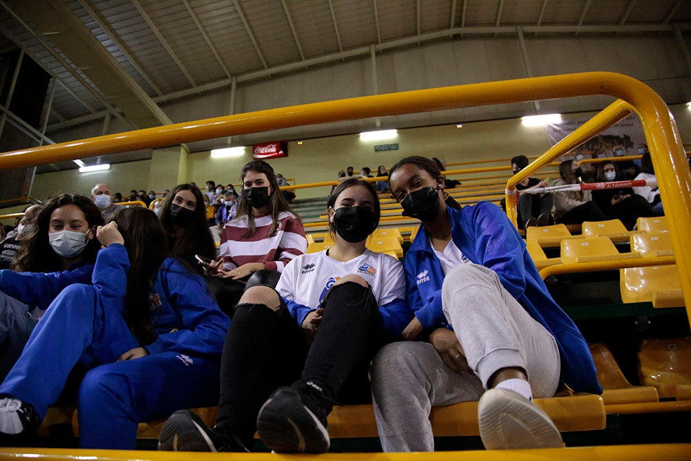 Ovación para Miguel Ángel Ortega en el regreso de la competición liguera a Würzburg con la afición disfrutando de una abultada victoria