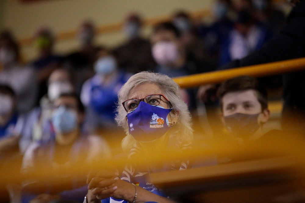 Ovación para Miguel Ángel Ortega en el regreso de la competición liguera a Würzburg con la afición disfrutando de una abultada victoria