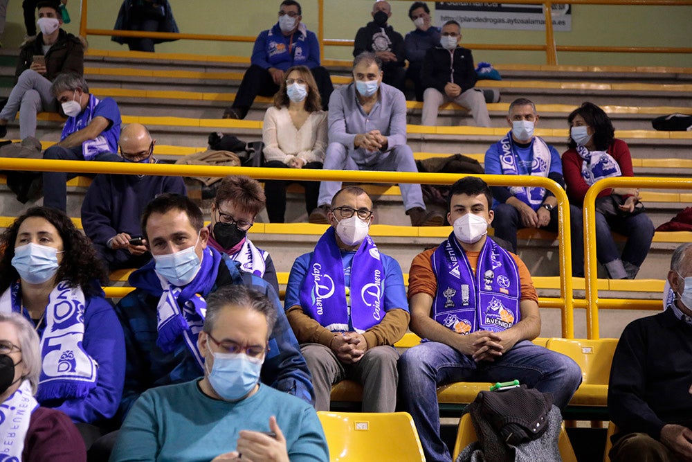 Ovación para Miguel Ángel Ortega en el regreso de la competición liguera a Würzburg con la afición disfrutando de una abultada victoria