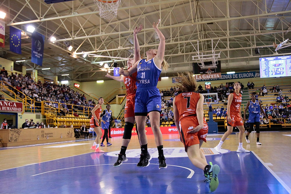 Triunfo inapelable del CB Avenida, debut de Copper y susto en Würzburg (89-39)