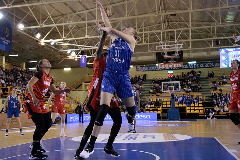 Triunfo inapelable del CB Avenida, debut de Copper y susto en Würzburg (89-39)