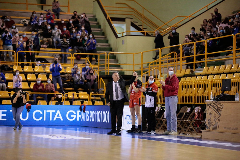 Triunfo inapelable del CB Avenida, debut de Copper y susto en Würzburg (89-39)