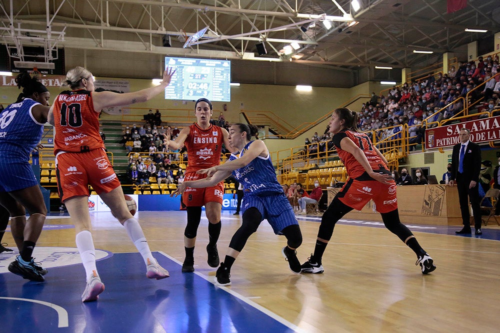 Triunfo inapelable del CB Avenida, debut de Copper y susto en Würzburg (89-39)