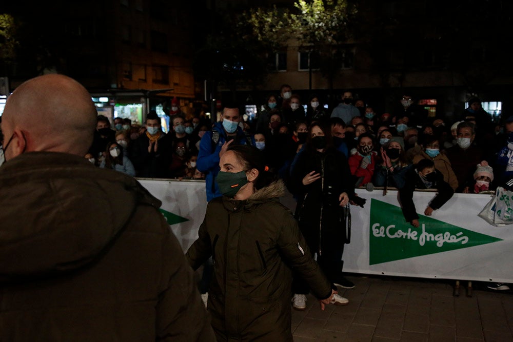Las jugadoras del CB Avenida participan en el encendido solidario de la iluminación navideña de El Corte Inglés