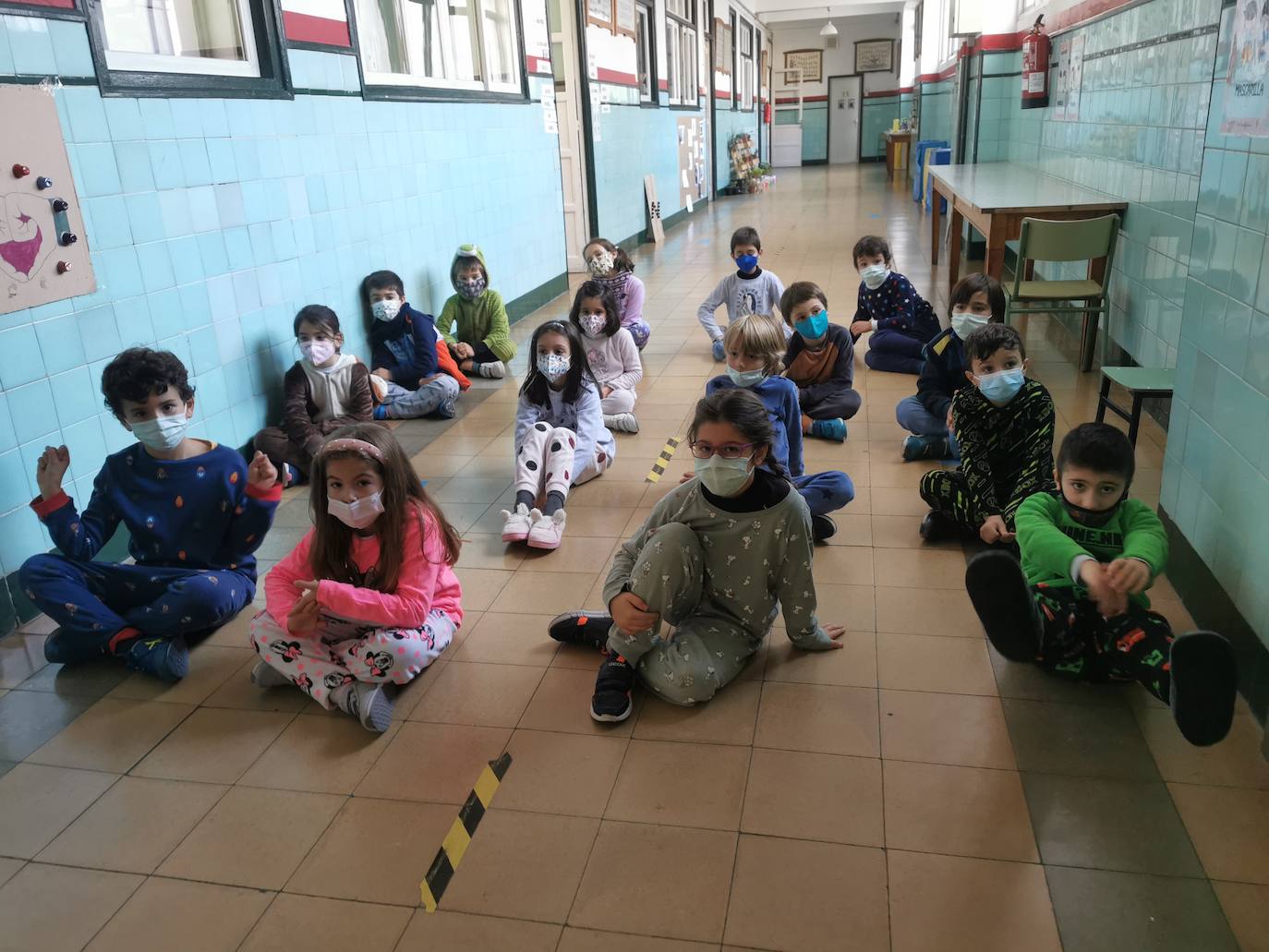 Fotos: Los alumnos del Colegio de La Salle de Valladolid acuden a clase en pijama