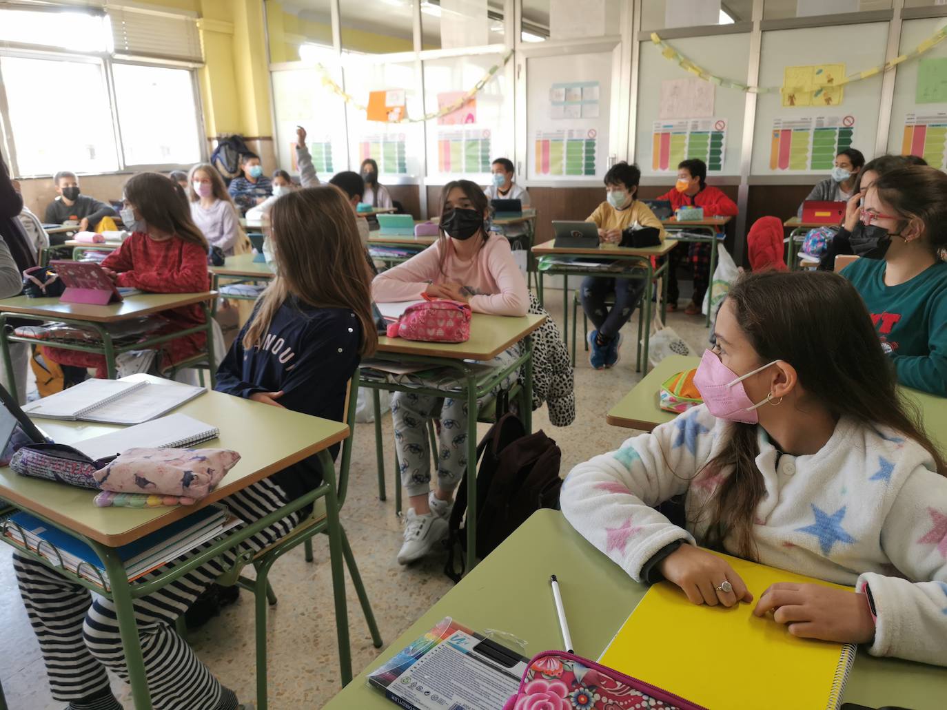 Fotos: Los alumnos del Colegio de La Salle de Valladolid acuden a clase en pijama