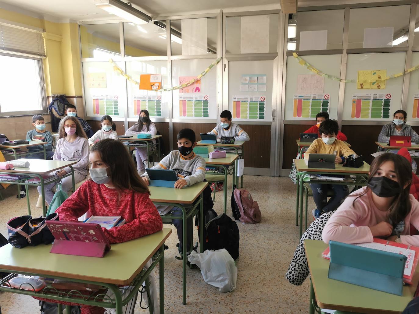 Fotos: Los alumnos del Colegio de La Salle de Valladolid acuden a clase en pijama