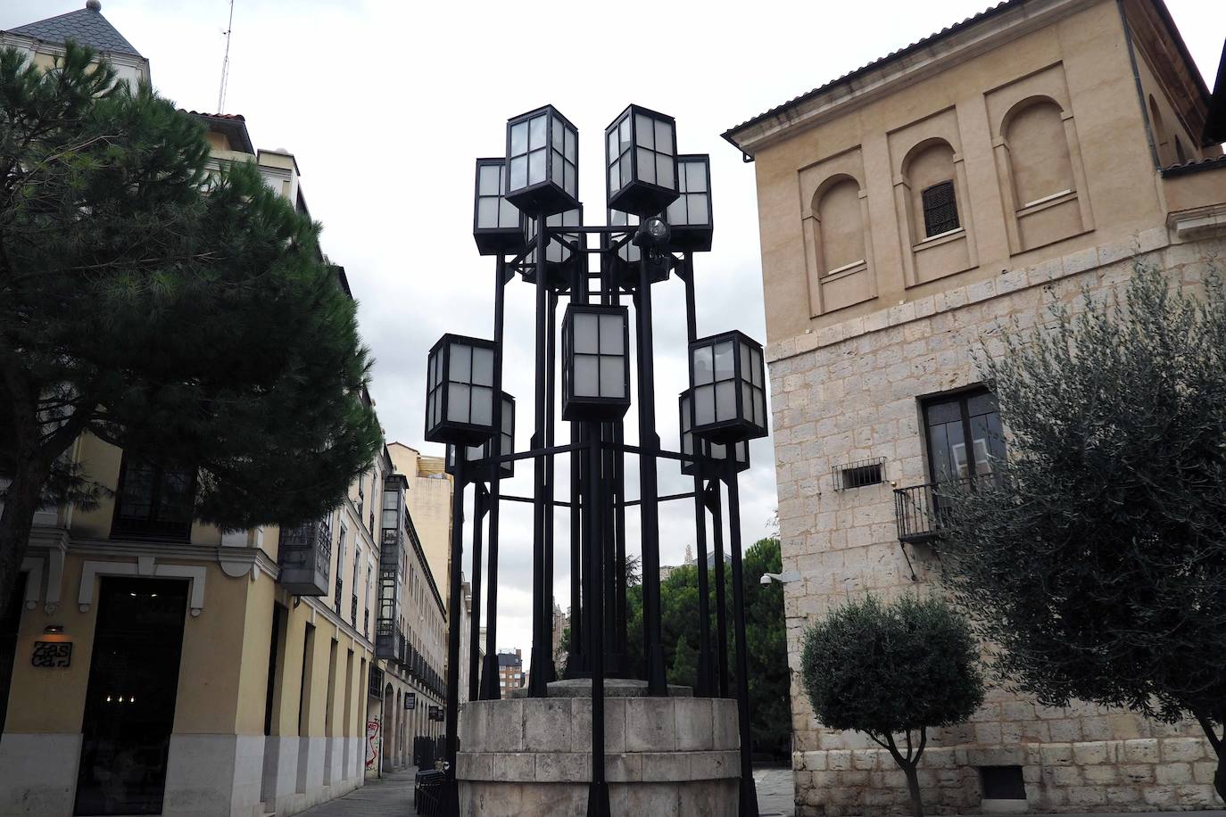 Detalles de la zona de San Pablo, junto al Palacio Pimentel, el colegio de San Gregorio y el Museo de Escultura