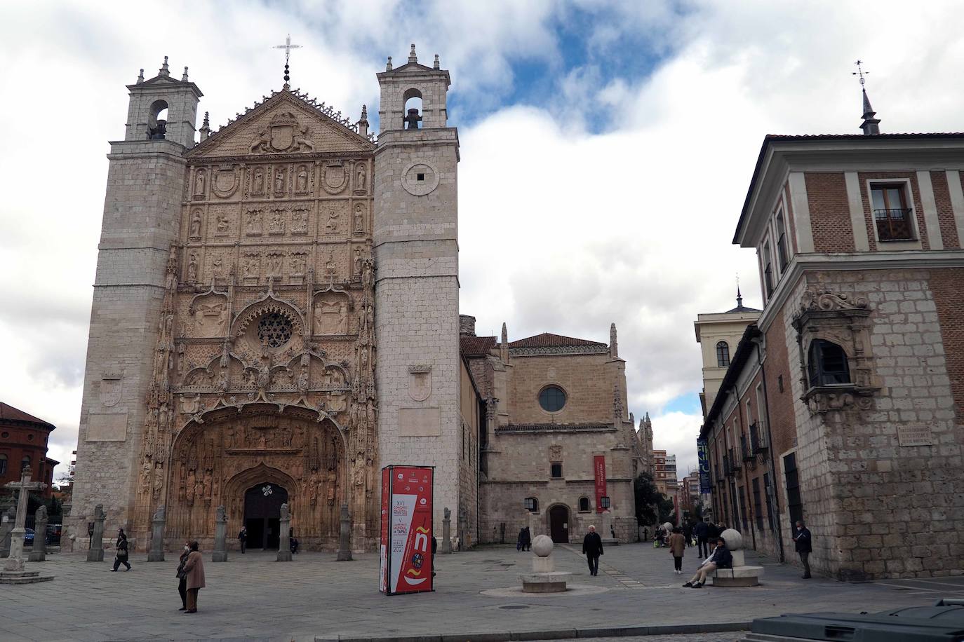 Detalles de la zona de San Pablo, junto al Palacio Pimentel, el colegio de San Gregorio y el Museo de Escultura