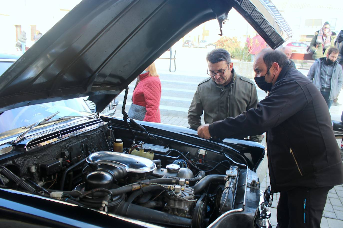 Fotos: Los coches clásicos despiertan admiración en el Cerrato