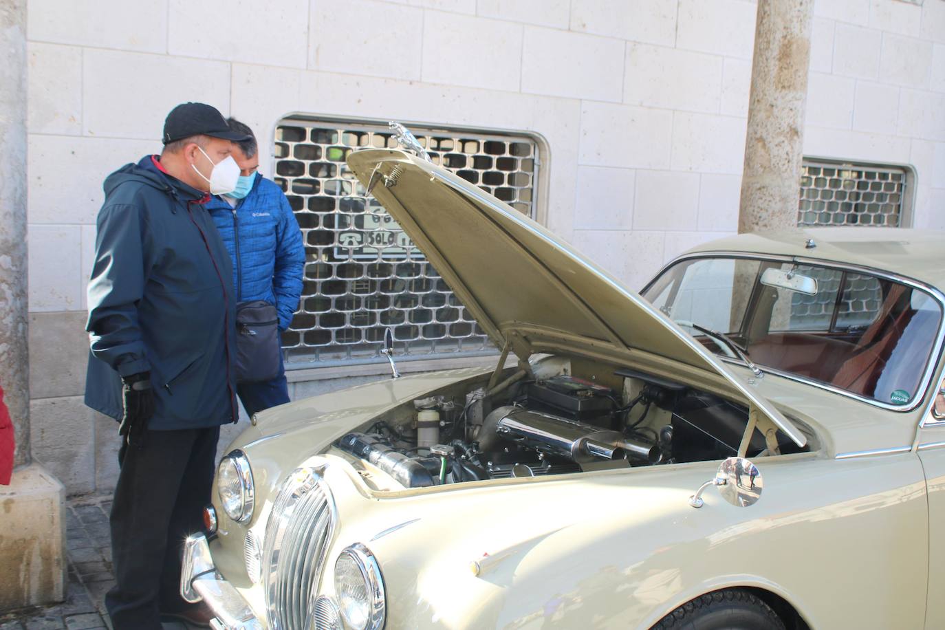 Fotos: Los coches clásicos despiertan admiración en el Cerrato