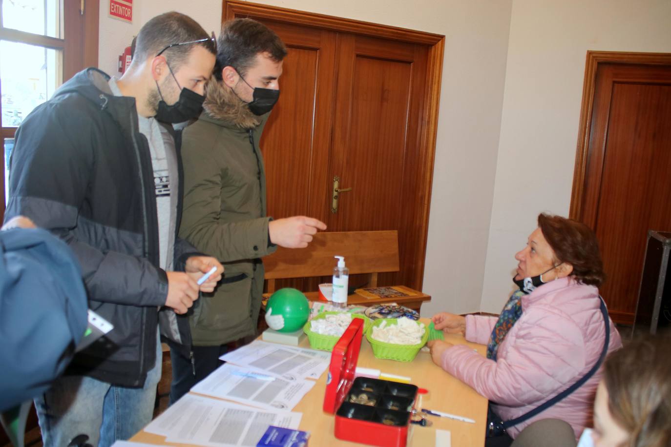 Fotos: Los coches clásicos despiertan admiración en el Cerrato