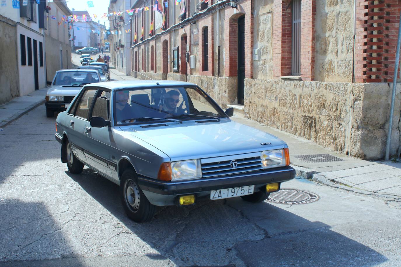 Fotos: Los coches clásicos despiertan admiración en el Cerrato
