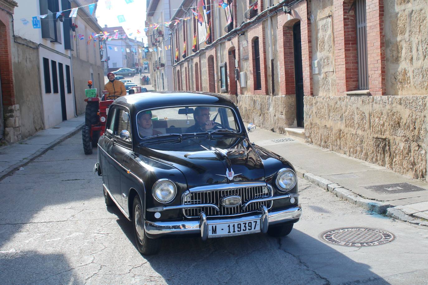 Fotos: Los coches clásicos despiertan admiración en el Cerrato