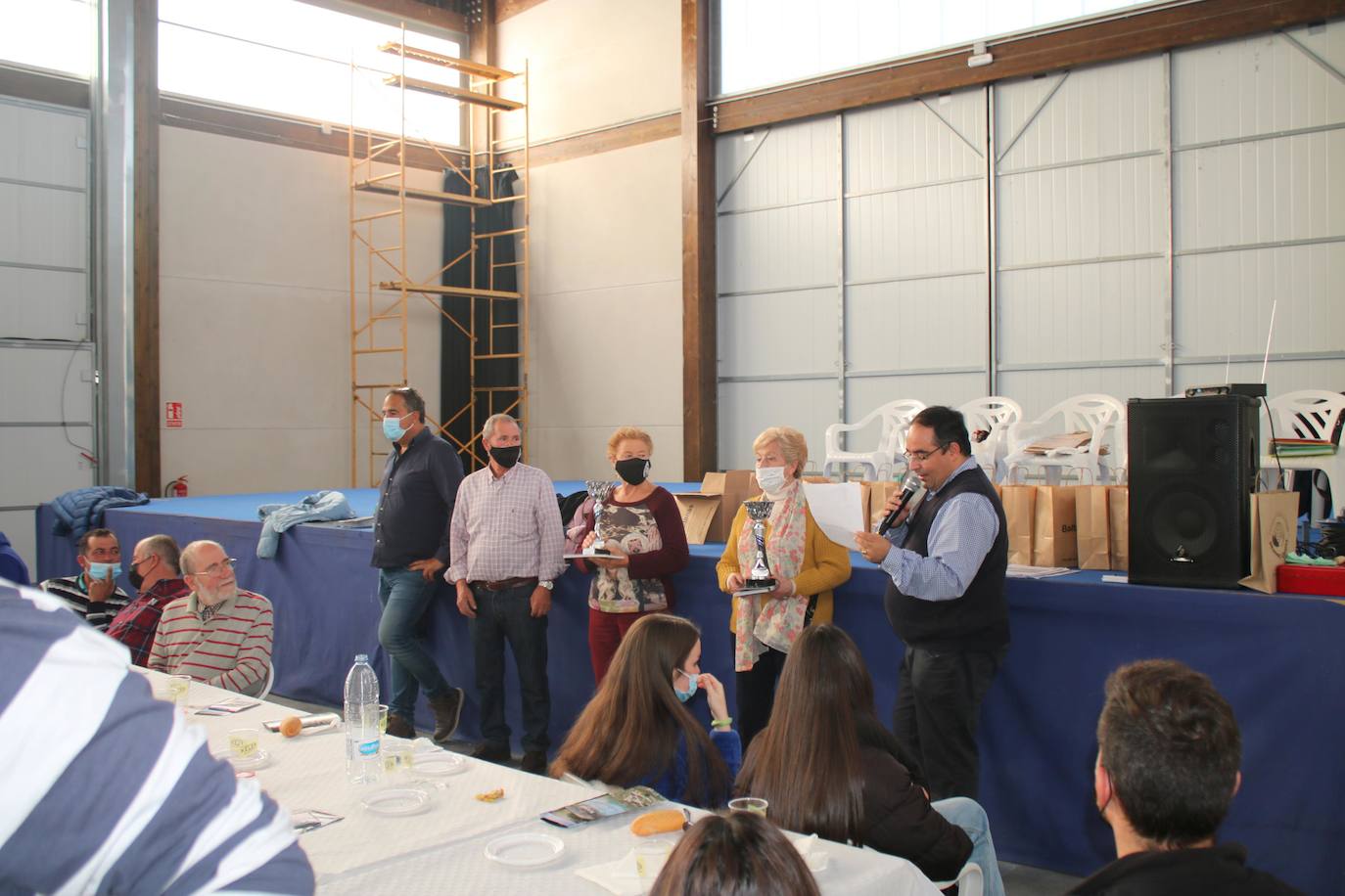 Fotos: Los coches clásicos despiertan admiración en el Cerrato